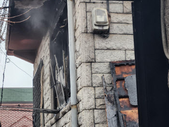 서울 봉천동 단독주택서 화재…90대 여성 거주자 사망