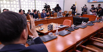 민주당 단독 채택한 '강제징용 결의안'…與 "원천 무효"