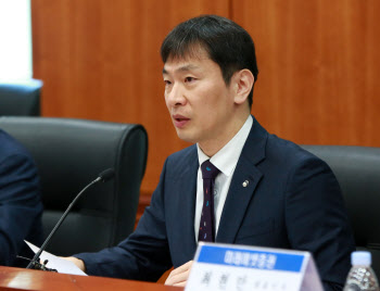 이복현, SM 불공정거래 의혹에 "위법 요소 책임 묻겠다"(종합)