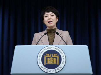 대통령실 "근로 유연화로 인한 노동약자 보호 장치 마련하겠다"