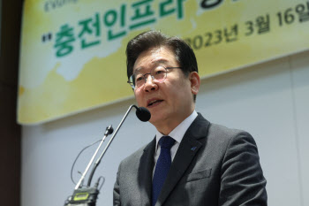 이재명 "이인규, 회고록으로 盧 명예를 또…'검사왕국'에 분개"