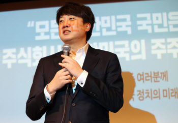 '전 대표' 이준석의 김기현 평가는? "장점보다는 단점 부각되는 상황"