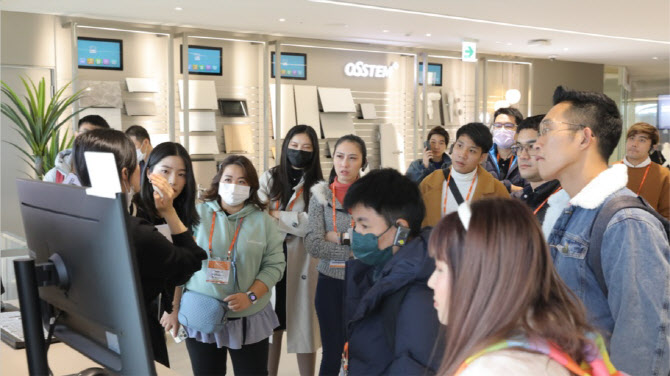 "22개국 치과의사 1500명"…오스템임플란트, 韓본사 방문해 임상교육 받는다