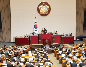 찬성표 던지자니 찝찝…`하영제 체포안`에 외통수 걸린 친명계