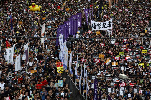 갈수록 격화되는 홍콩 시위, 한때 의사당까지 점거