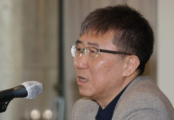 "日에 말려들면 안돼, 줄타기 잘해야"…'한미일 공조' 경계한 경제학자