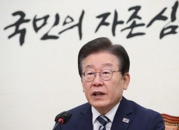 이재명 "日교과서에 `독도는 일본 땅`…尹, 직접 해결하라"