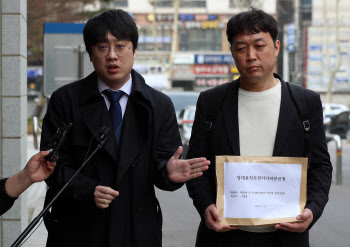 민주당 권리당원 679명 "이재명 당대표 직무정지 해달라"