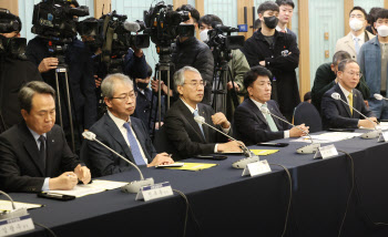 금융당국 만난 지주 회장들 "금융시장 안정·사회적책임 역할 다할 것"