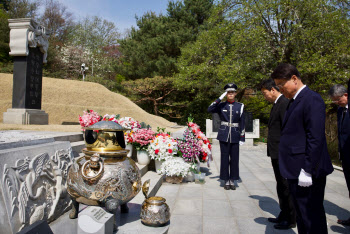 포스코그룹 창립 55주년..."존경받는 100년 기업 성장" 다짐