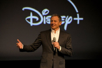 디즈니, 디샌티스 '자치권 박탈' 시도에 "반기업적"