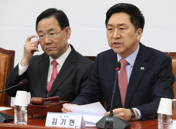 잇단 설화에 난처해진 김기현…의원정수 축소로 국면전환
