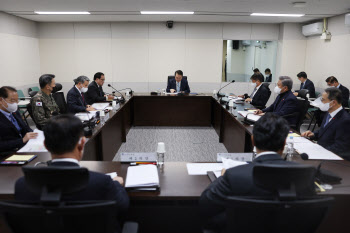 도감청에 "위조" 반발…추미애 "'바이든·날리면' 때와 똑같아"