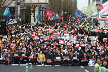 강제동원 피해자 유족, `3자 변제` 배상금 수령 시작