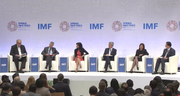 경제 구루 "중앙은행 물가목표치 상향해야" vs 이창용·IMF는 '신중론'