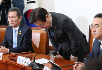 이재명 대표, '전당대회 돈봉투 의혹...국민께 깊이 사과'