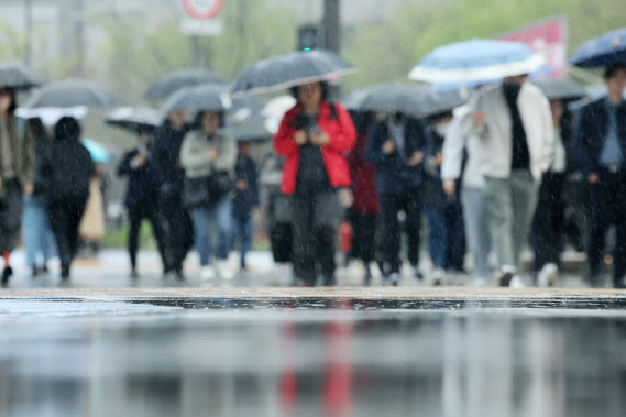 내일날씨]전국 흐리며 비…곳곳 강한 바람 불며 '강풍특보'