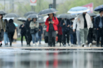 "비바람 조심하세요"…전국 강풍·천둥·번개 동반 '비'