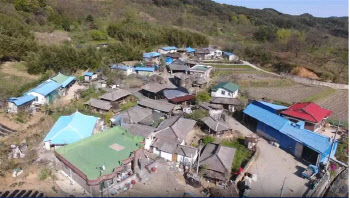 방치된 농촌 빈집 절반으로…정부·기업이 마을단위 개발