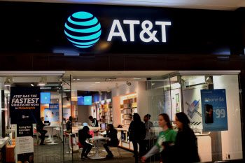 AT&T, 잉여현금흐름 급감에 20년래 최악의 날(영상)
