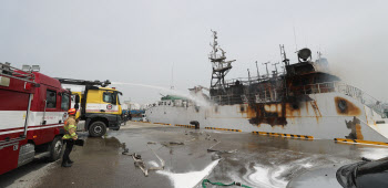 해수부 "러시아 어선화재 21명 구조…실종된 4명 수색 총력"