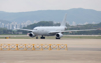 수단 교민들 태운 수송기