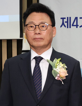 더불어민주당 새 원내대표에 '3선·비명계' 박광온 선출(상보)