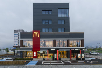 맥도날드, 고객 편의에 친환경까지 잡은 '인천청라DT점' 오픈
