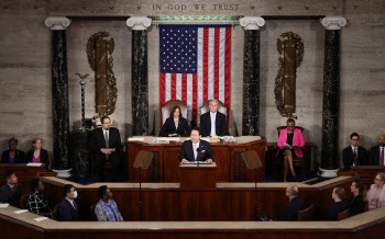 美의회에 울려 퍼진 ‘자유’ ‘민주주의’와 박수갈채