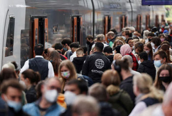 독일 월 7만2천원 대중교통 무제한티켓 판매…“300만장 돌파”