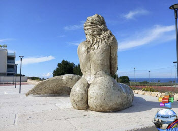 “인어공주 가슴이 왜…” 선정성 논란 부른 이탈리아 조각상보니