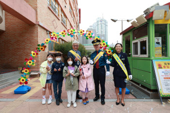 경기남부경찰청, 수원 태장초 일대서 '어린이 교통사고 제로' 캠페인