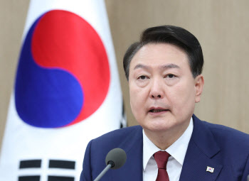 尹 "숨가쁘게 달려온 1년, 앞으로도 국민만 보고 일하겠다"