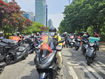 “알뜰해진 건 수입뿐”…배달노동자, 대통령실로 오토바이 행진