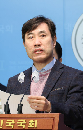 與 작심비판한 홍준표에…하태경 "분별력 많이 떨어졌다"