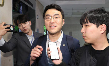 넷마블 “김남국에 정보 제공 없다” 반박…P2E로 번지는 의혹들