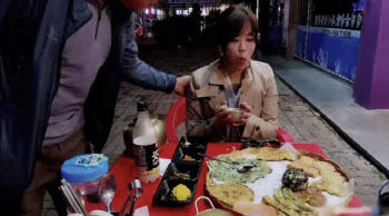 “미쳤다”…女 유튜버 ‘술먹방’ 생방송에 찍힌 성희롱 장면