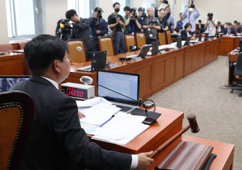합법 파업 보장 vs 불법 파업 조장, 野 환노위서 `노란봉투법` 강행(상보)