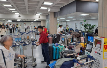 가방 속 '스프레이' 때문에…김포공항 100여편 출발 지연