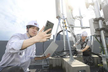 KT, 에릭슨과 '5G·LTE 안테나 결합' 상용망 검증 성공