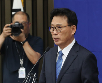 민주당 `쇄신`으로 위기 극복 꾀했지만…혁신기구 둘러싼 논쟁에 골머리