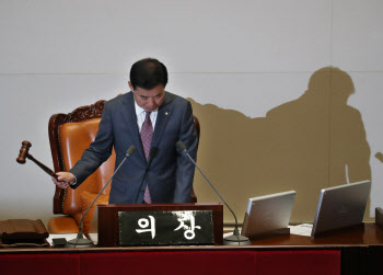 여야, 6월도 강대강 대치…방송법·노란봉투법·학자금법 '곳곳에 암초'