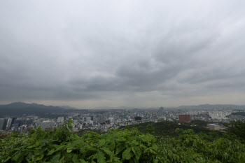 전국 대체로 흐리고, 곳곳 빗방울…서울 낮 29도