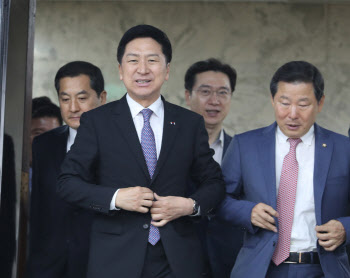 김기현, '아무데서나 대화' 이재명에 "국정 협의 위한 자리여야"