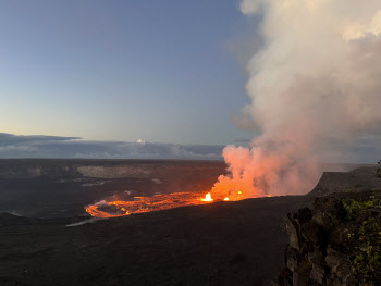 동트기 전 솟아오른 용암…하와이 킬라우에아 화산 다시 분화