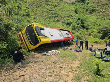 베트남 하노이서 한인 탑승한 버스 추락… 22명 부상