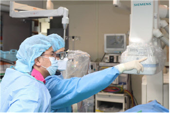 “환자 살리고 싶어요”... 한국에서 심혈관 시술 연수받은 몽골 의료진