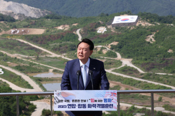 "힘에 의한 진정한 평화"…8년만에 화력격멸훈련 주관한 尹