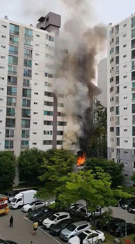 분당 15층 아파트서 화재…7살 아들 숨지고 아빠 중상