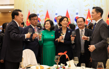 韓-베트남 정상, 전날 만찬서 이재용 55번째 생일 축하